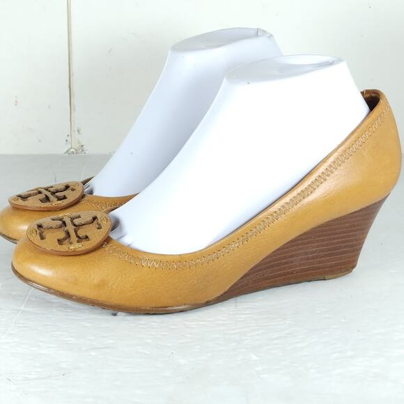 Tory Burch Women’s Sally US7,5M Brown Leather Logo Closed Toe Wedge Pumps Shoes - Picture 2 of 16